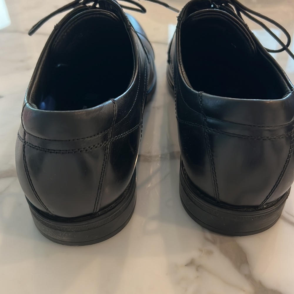 Effectively New Florsheim Finance Cap Toe Oxfords black shoe 11D - Picture 5 of 7